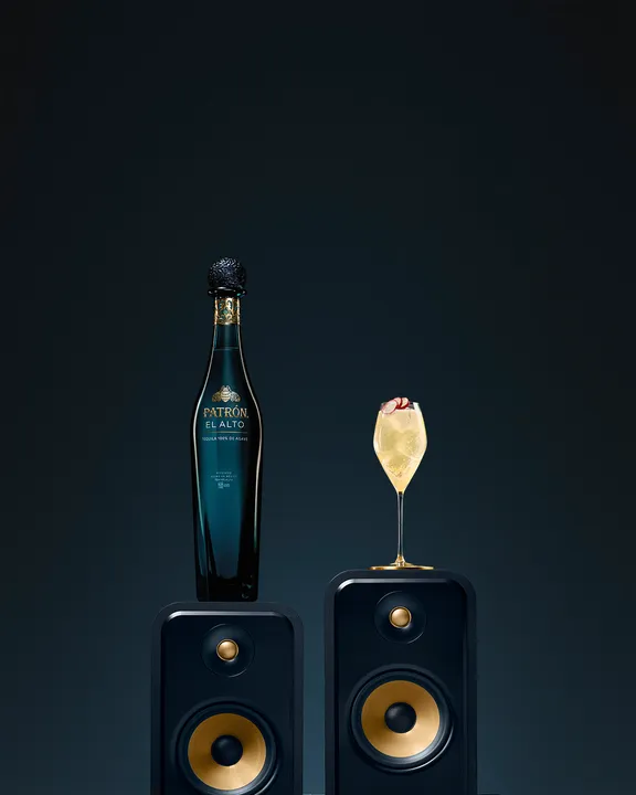 387e71ca-9dbc-40b4-836a-d9137b9a0f5a-PATRÓN Golden Record Cocktail_4x5.jpg