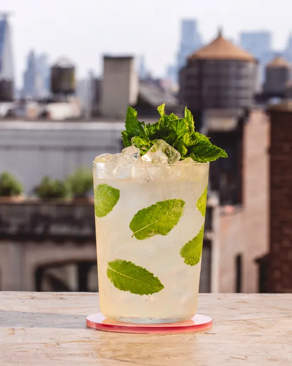 c0b3bcff-7386-454f-aba3-c77e039993ee-BACARDI_Rum_Moonwalk_Mojito.jpg