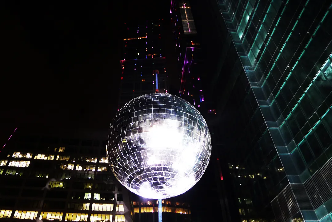 BACARDI RUSSIA BREAKS WORLD RECORD FOR THE LARGEST MIRRORED DISCO BALL