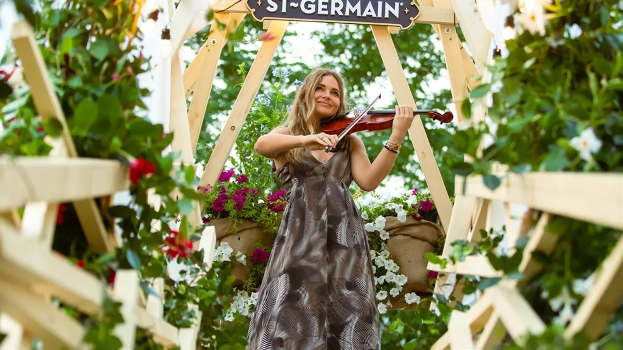 Garden Tales: La Social Experience by ST-GERMAIN Che Eleva il Momento Dell'Aperitivo