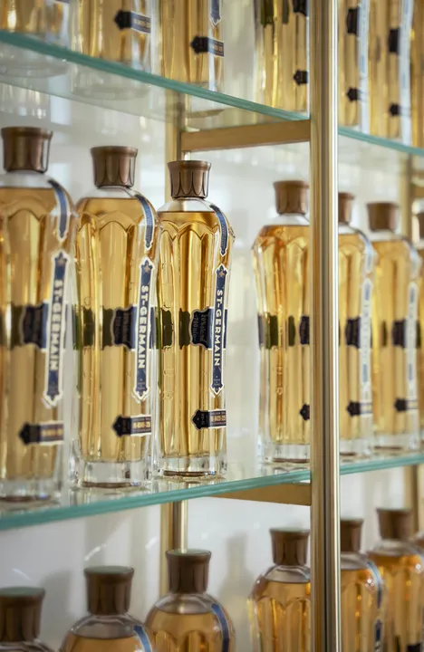 ST-GERMAIN LIQUEUR ANNOUNCES NEW COLLABORATION WITH ACTRESS SOPHIE TURNER TO CELEBRATE THE COCKTAIL OF THE SUMMER: THE ST-GERMAIN HUGO SPRITZ
