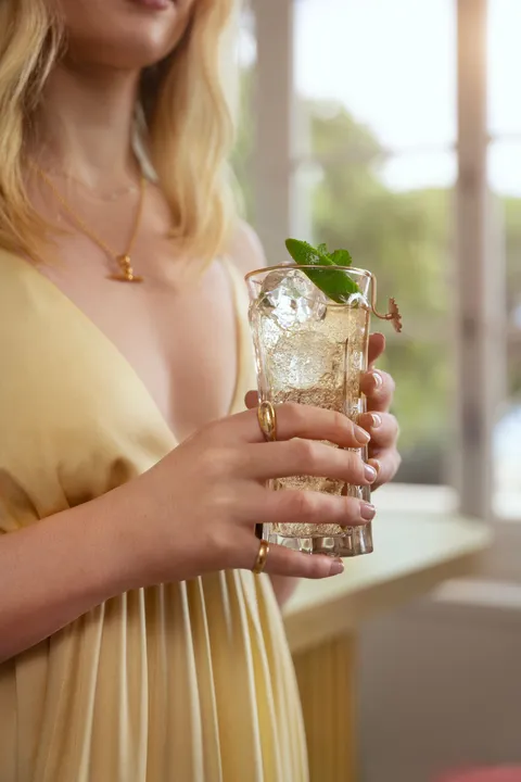 ST-GERMAIN LIQUEUR ANNOUNCES NEW COLLABORATION WITH ACTRESS SOPHIE TURNER TO CELEBRATE THE COCKTAIL OF THE SUMMER: THE ST-GERMAIN HUGO SPRITZ