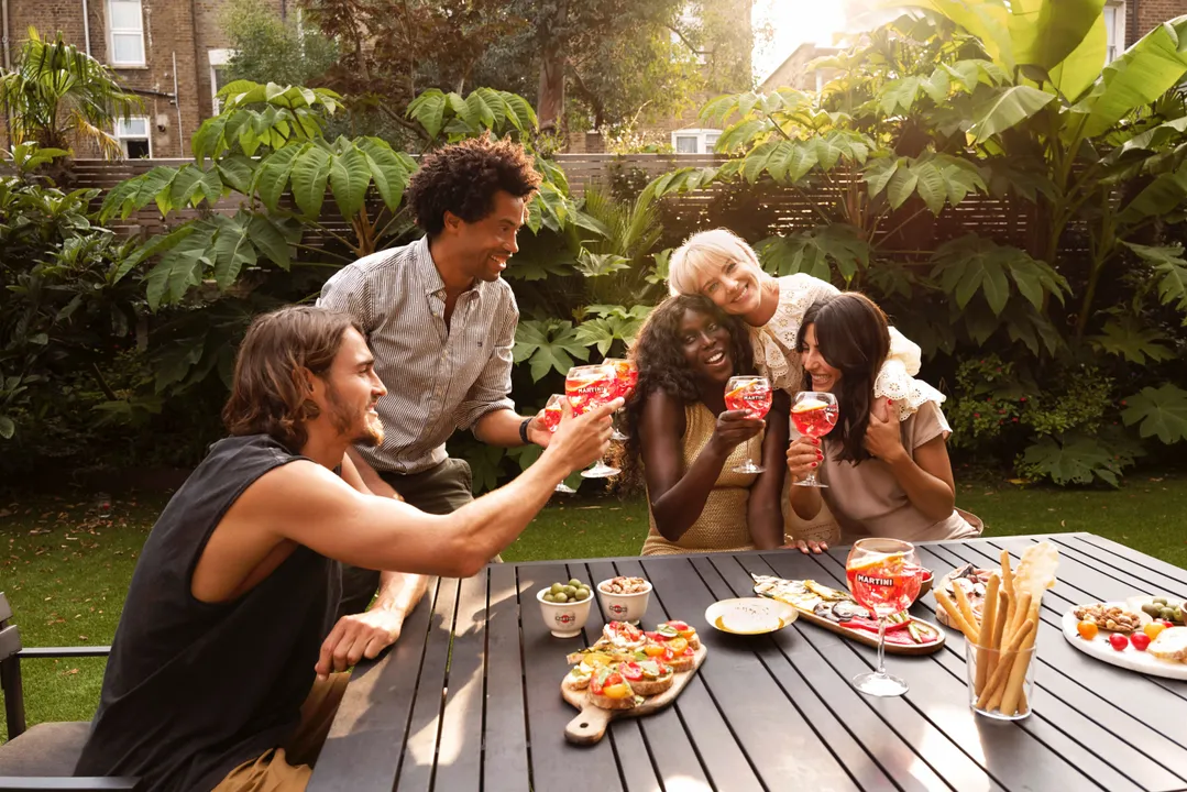 MARTINI® CAPTURES MOMENTS OF JOY AS FRIENDS REUNITE ACROSS THE WORLD