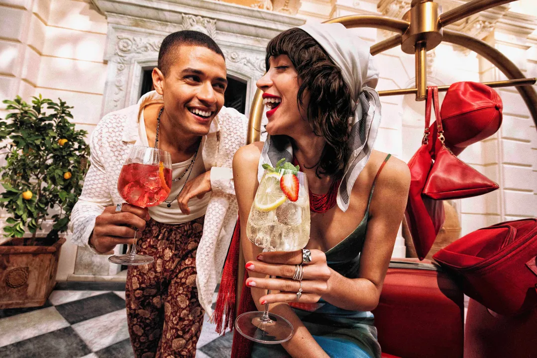 FY25_Global_Martini_DareToBe_Lifestyle_RedAndWhiteServes_01-LOWRES.jpg
