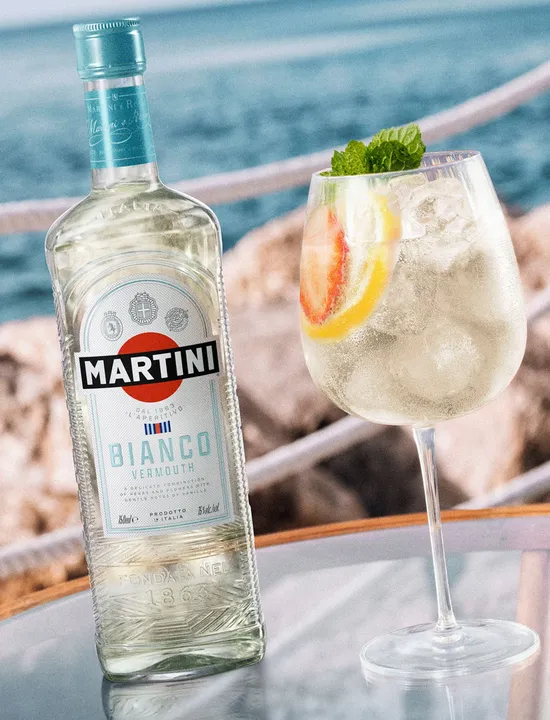 92c828f9-78a4-4049-b478-e1b0b1b0d9b5-FY26_UK_Martini_Bianco_BaseImage_Ecom_06_EPI_75cl.jpg