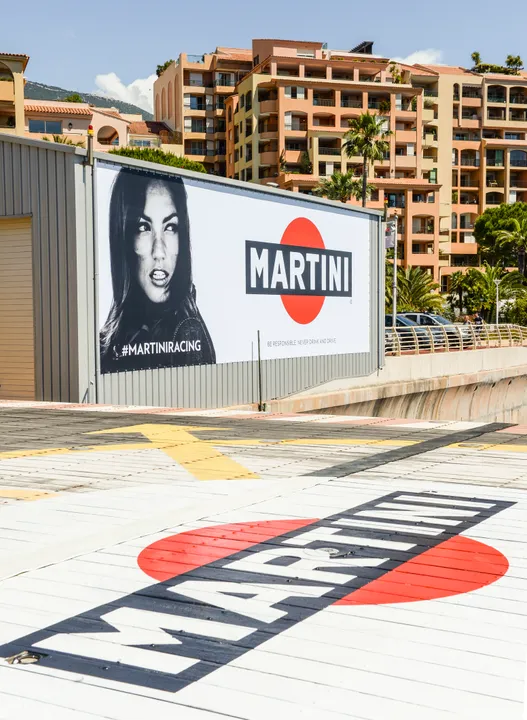 BANNED POSTER GIRL WHO DISTRACTED LEWIS HAMILTON RETURNS TO MONACO