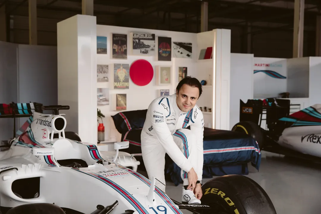 MARTINI® AND AIRBNB OFFER GRAND PRIX FANS THE CHANCE TO SPEND THE NIGHT AT THE WILLIAMS MARTINI RACING GARAGE