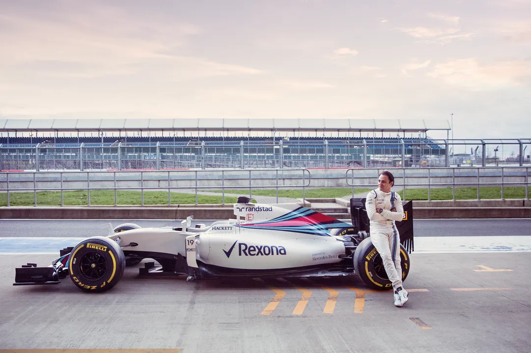 MARTINI® AND AIRBNB OFFER GRAND PRIX FANS THE CHANCE TO SPEND THE NIGHT AT THE WILLIAMS MARTINI RACING GARAGE