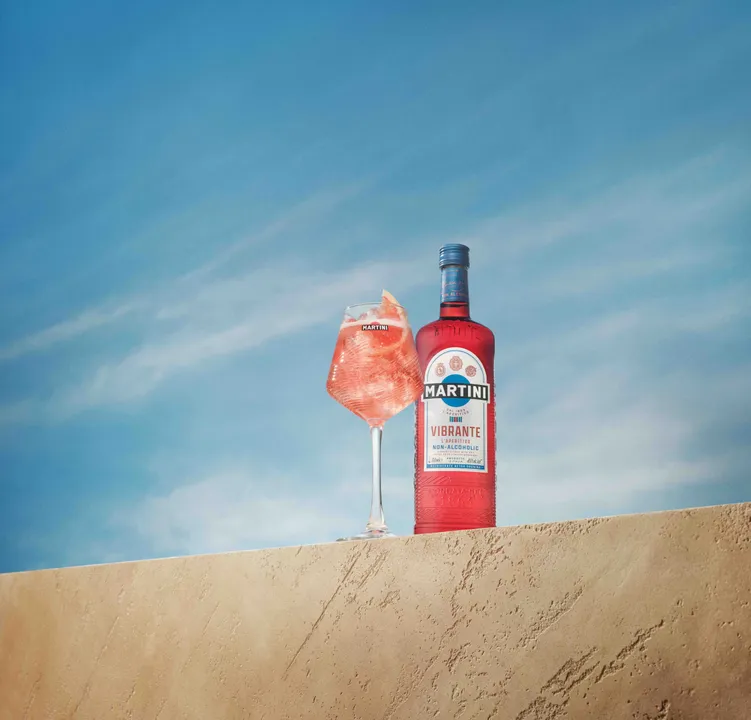 FY27_Martini_DareToBe_VibranteBottleServe.jpeg