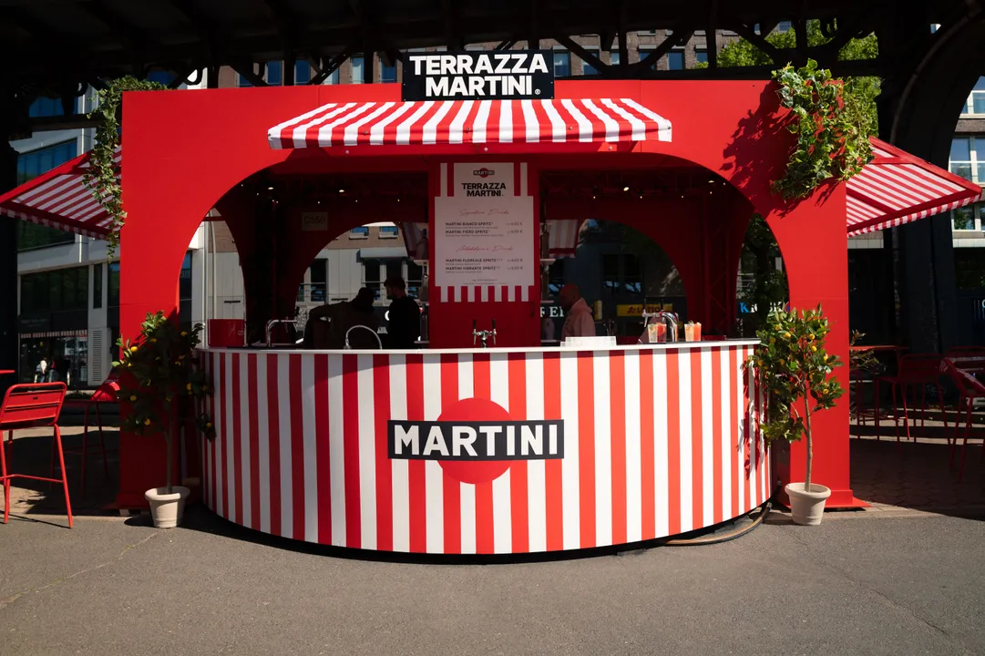 Ein „Salute“ auf die Aperitivo-Kultur:   TERRAZZA MARTINI geht auf Deutschland-Tour 
