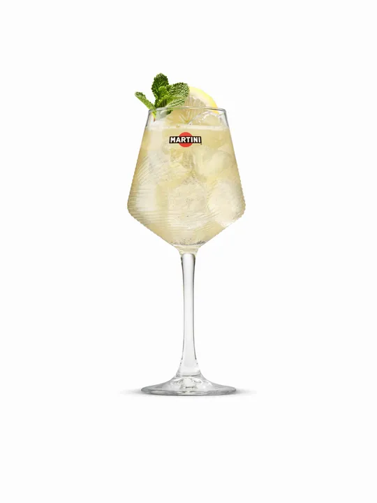 FY27_Martini_DareToBe_FlorealeSpritzServe.jpg