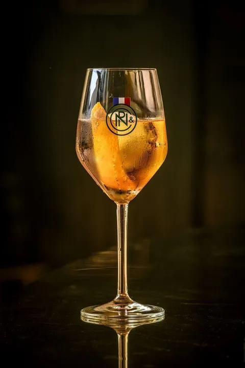 FEST DER GESCHMACKSSINNE:  STERNEKOCH DANIEL GOTTSCHLICH UND NOILLY PRAT  PRÄSENTIEREN RAFFINIERTE REZEPTIDEEN ZU WEIHNACHTEN 