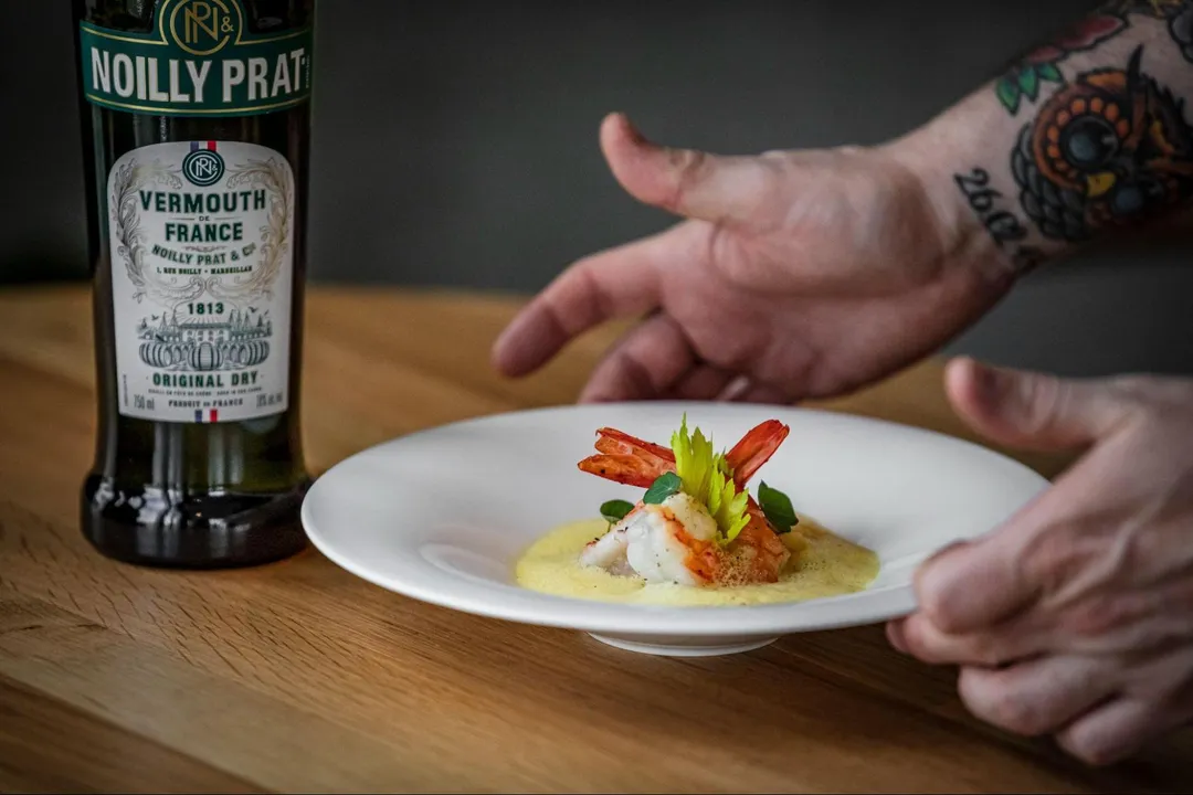 FEST DER GESCHMACKSSINNE:  STERNEKOCH DANIEL GOTTSCHLICH UND NOILLY PRAT  PRÄSENTIEREN RAFFINIERTE REZEPTIDEEN ZU WEIHNACHTEN 