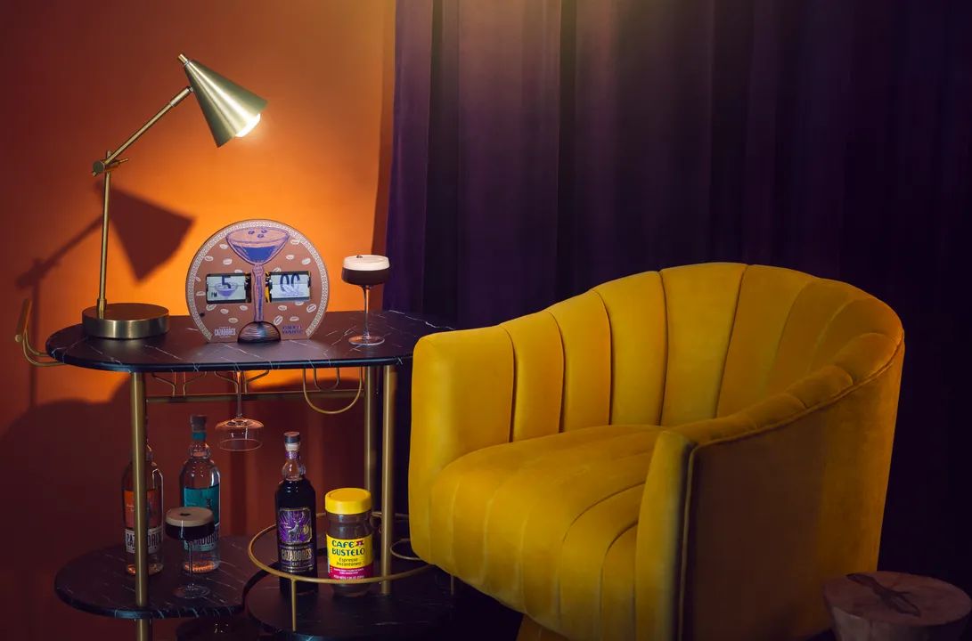 20a05ab7-5bbe-4f1c-806d-46fffe131867-Tequila CAZADORES x Café Bustelo_Clock and Cocktail.jpg