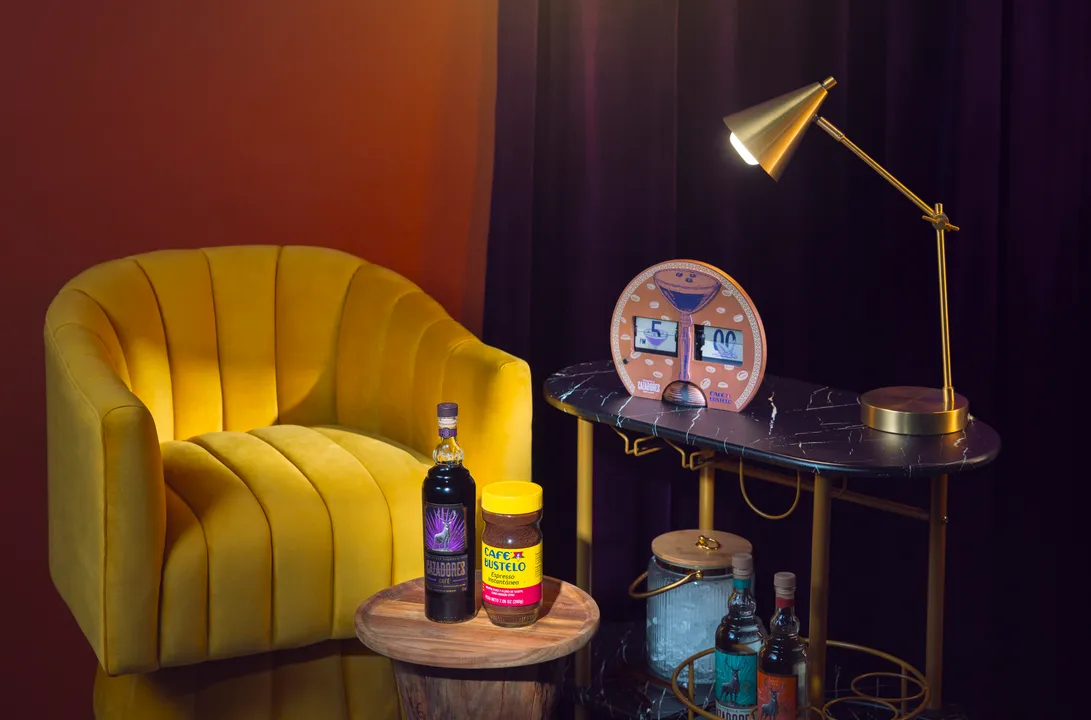 f0753300-9afe-4384-8a5f-cbc87a3d4e9c-Tequila CAZADORES x Café Bustelo_Clock and Product.jpg