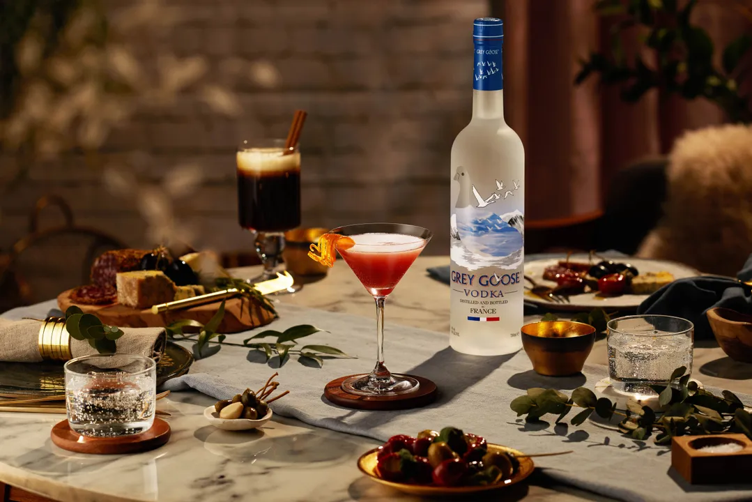 
FORGET MULLED WINE, CAROL SINGING AND A HOUSE FULL OF GUESTS: THIS CHRISTMAS BRITS ARE HOPING FOR COCKTAILS, TIKTOK AND STRONG WIFI, ACCORDING TO NEW RESEARCH
