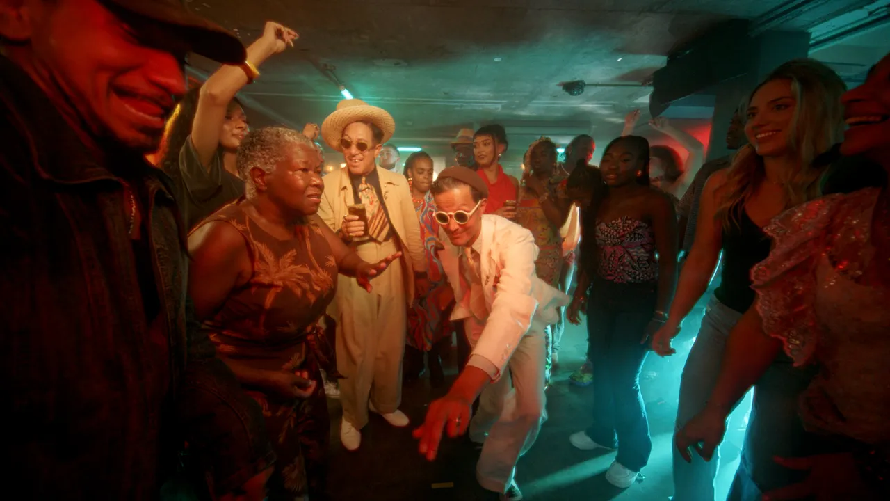 543d583d-29b9-4f3e-b64f-72990e4882ff-Joy Crookes partners with BACARDÍ to unite generations on the dancefloor to inspire everyone to express themselves(1).jpg