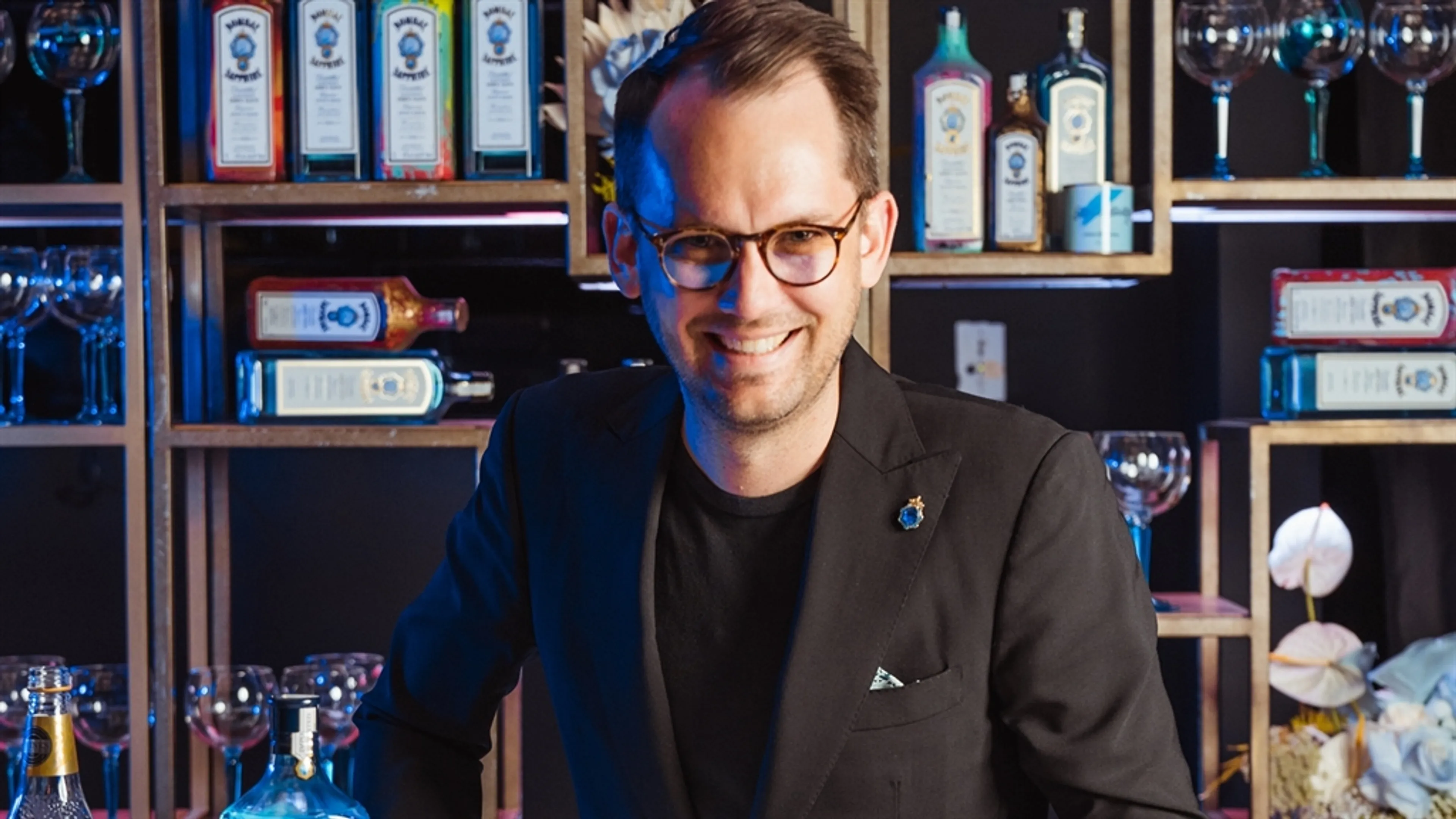 BOMBAY SAPPHIRE &amp; Jessica Walsh Unveil Creativity Text Hotline on World Creativity Day