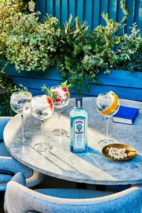 CELEBRATE WORLD GIN DAY WITH BOMBAY SAPPHIRE® 
X PRINT CLUB LONDON LIMITED-EDITION COCKTAILS &amp; CREATE KIT

