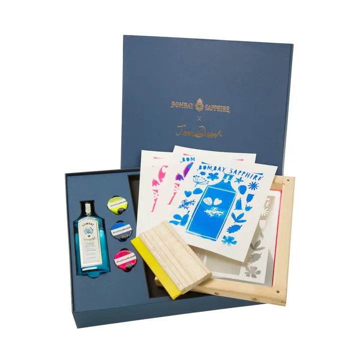 CELEBRATE WORLD GIN DAY WITH BOMBAY SAPPHIRE® 
X PRINT CLUB LONDON LIMITED-EDITION COCKTAILS &amp; CREATE KIT
