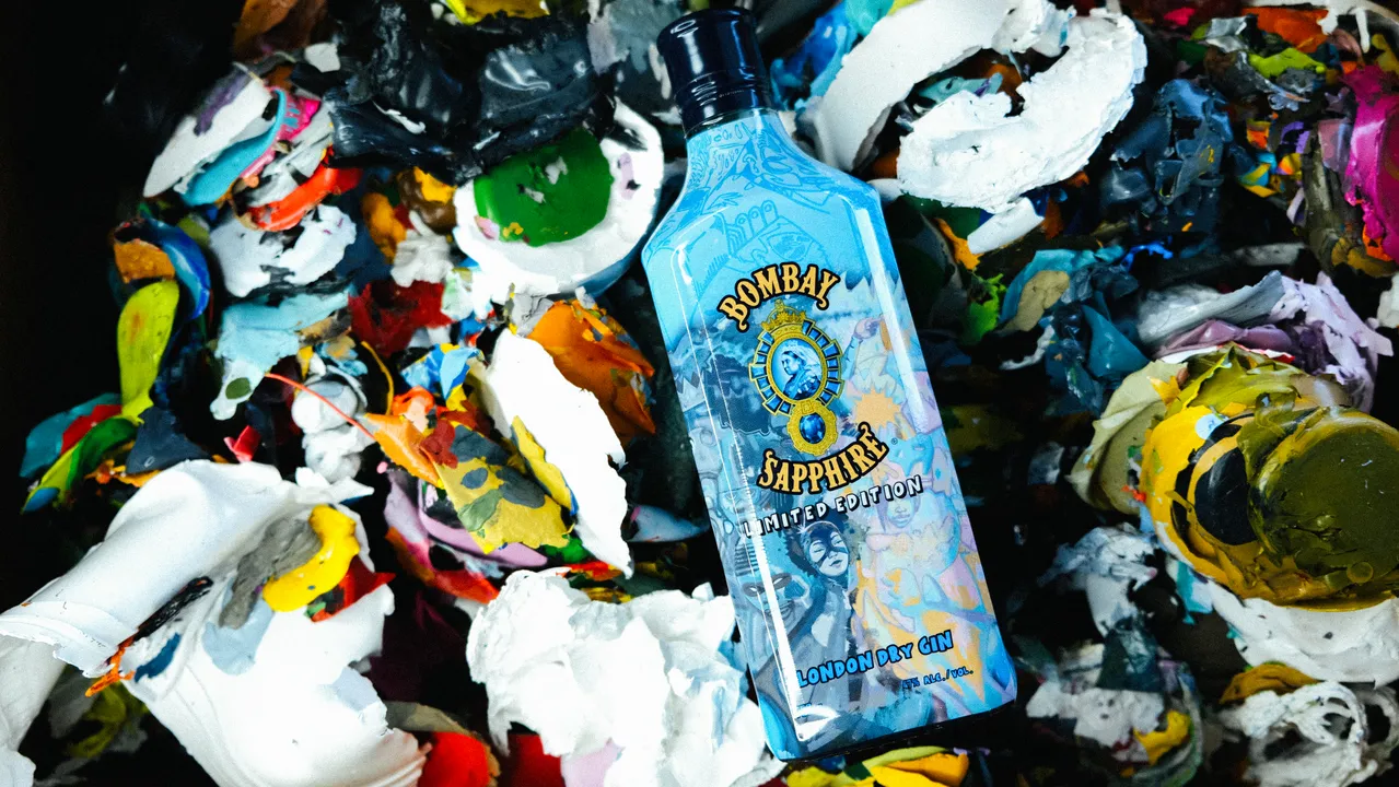BOMBAY SAPPHIRE® GIN COLLABORATES WITH HEBRU BRANTLEY TO LAUNCH FIRST-EVER ARTIST DESIGNED BOTTLE
