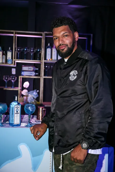BOMBAY SAPPHIRE® GIN ANNOUNCES NORTH AMERICAN SEARCH FOR ARTIST TO DESIGN UNIQUE HOLIDAY EDITION