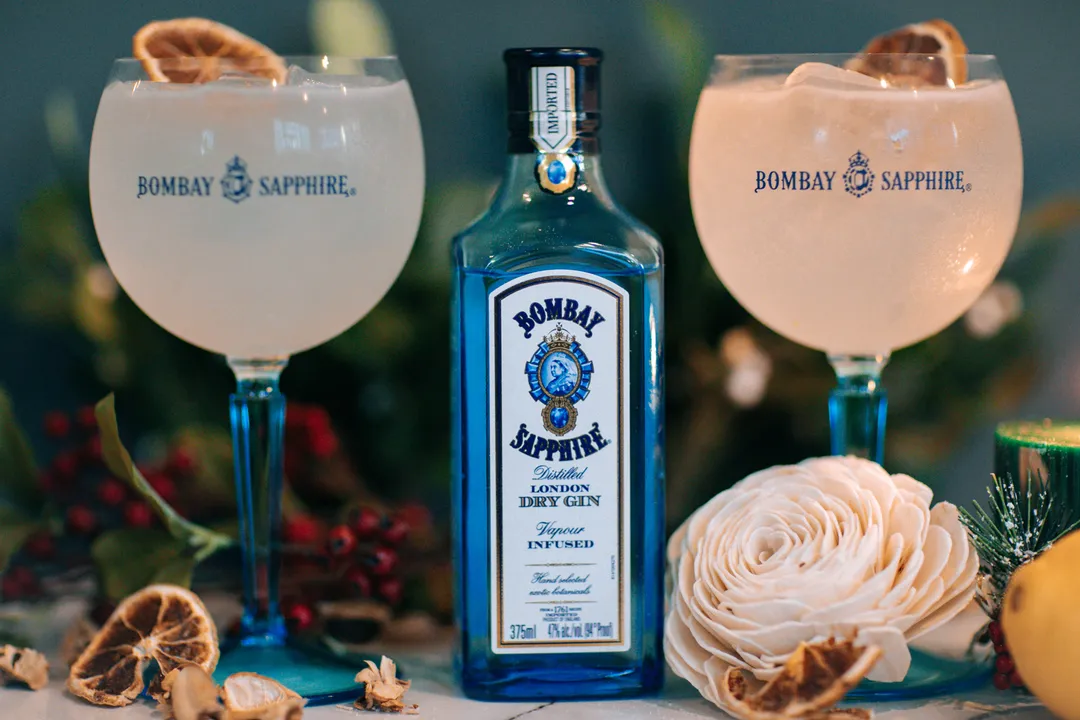 RAVIE B X BOMBAY SAPPHIRE DEBUTS HOLIDAY ‘SIP &amp; SNAP’ COCKTAIL KIT 