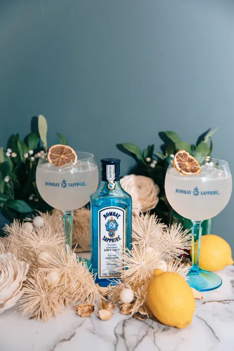 RAVIE B X BOMBAY SAPPHIRE DEBUTS HOLIDAY ‘SIP &amp; SNAP’ COCKTAIL KIT 