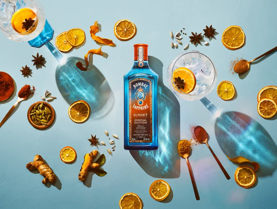 INTRODUCING BOMBAY SAPPHIRE SUNSET® - A NEW AROMATIC SPECIAL EDITION GIN INSPIRED BY THE UNIVERSAL GLOW OF THE SETTING SUN.
