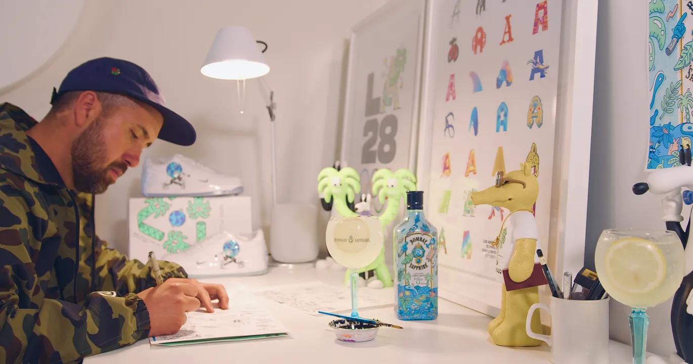 BOMBAY SAPPHIRE PARTNERS WITH ARTIST STEVEN HARRINGTON TO CREATE A NEW LIMITED EDITION BOTTLE DESIGN