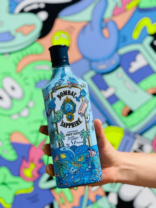 BOMBAY SAPPHIRE PARTNERS WITH ARTIST STEVEN HARRINGTON TO CREATE A NEW LIMITED EDITION BOTTLE DESIGN