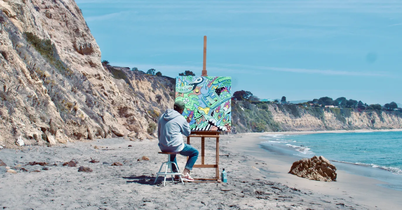 BOMBAY SAPPHIRE PARTNERS WITH ARTIST STEVEN HARRINGTON TO CREATE A NEW LIMITED EDITION BOTTLE DESIGN