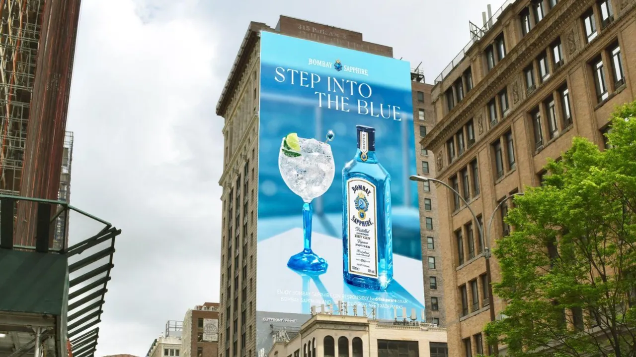 Bombay Sapphire SITB Insitu Secondary Image 3 6sh.jpeg