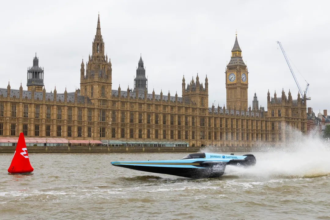  E1 ELECTRIFIES LONDON IN SHOWRUN HOMECOMING