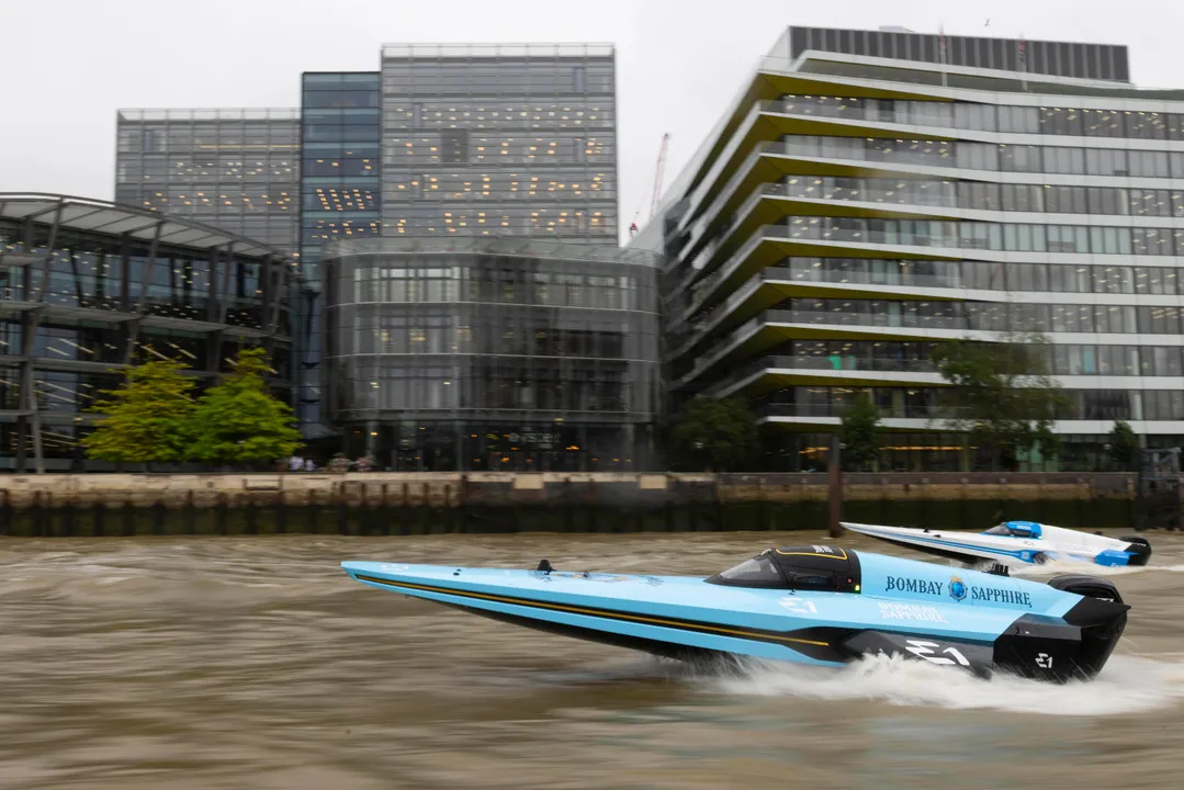  E1 ELECTRIFIES LONDON IN SHOWRUN HOMECOMING