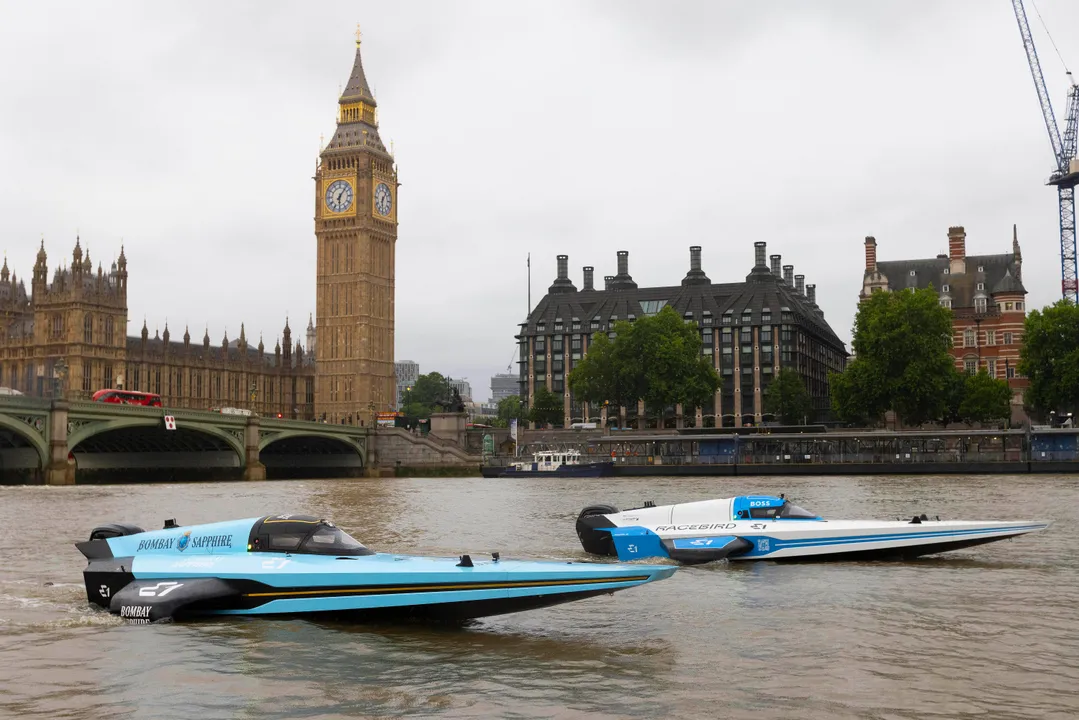  E1 ELECTRIFIES LONDON IN SHOWRUN HOMECOMING