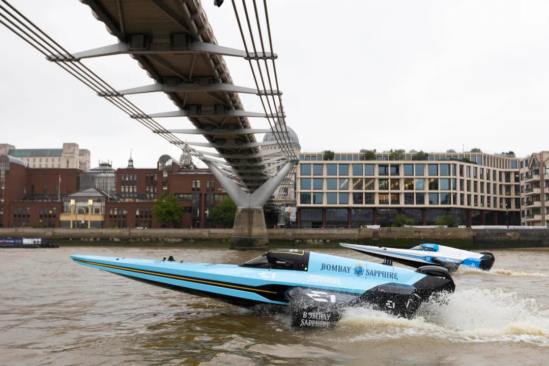  E1 ELECTRIFIES LONDON IN SHOWRUN HOMECOMING