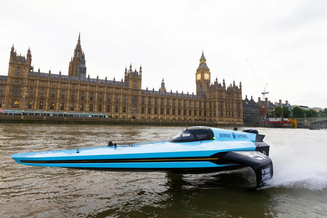  E1 ELECTRIFIES LONDON IN SHOWRUN HOMECOMING