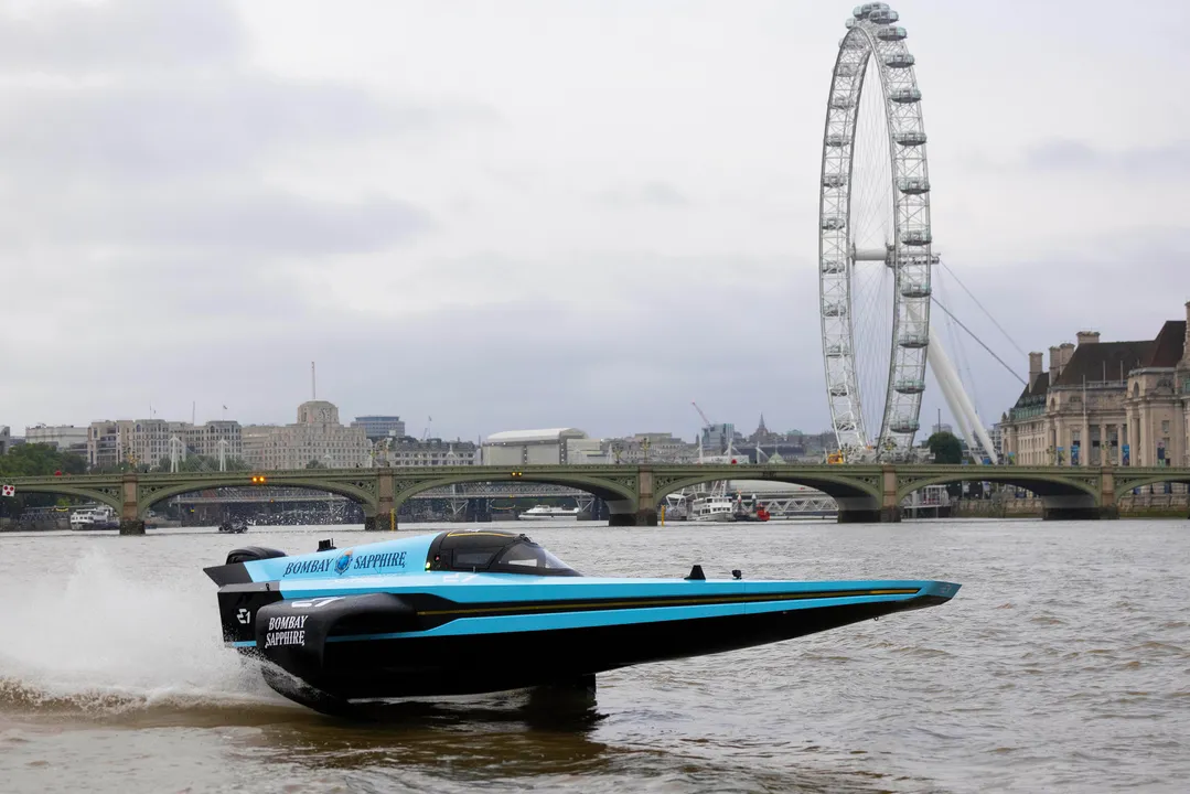  E1 ELECTRIFIES LONDON IN SHOWRUN HOMECOMING