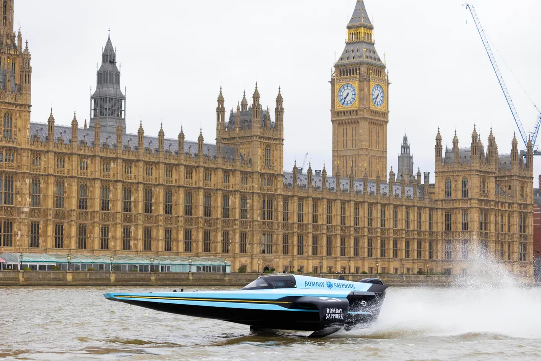  E1 ELECTRIFIES LONDON IN SHOWRUN HOMECOMING