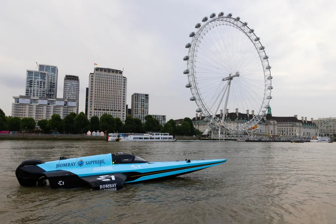  E1 ELECTRIFIES LONDON IN SHOWRUN HOMECOMING