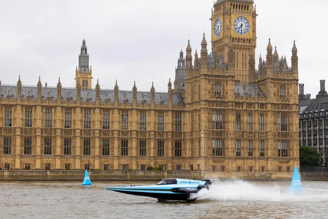  E1 ELECTRIFIES LONDON IN SHOWRUN HOMECOMING
