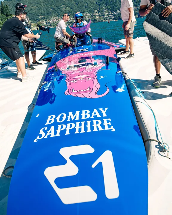 BOMBAY SAPPHIRE_GLOBAL_AOKI RACING PARTNERSHIP_SUPPORTING IMAGE_003.jpg