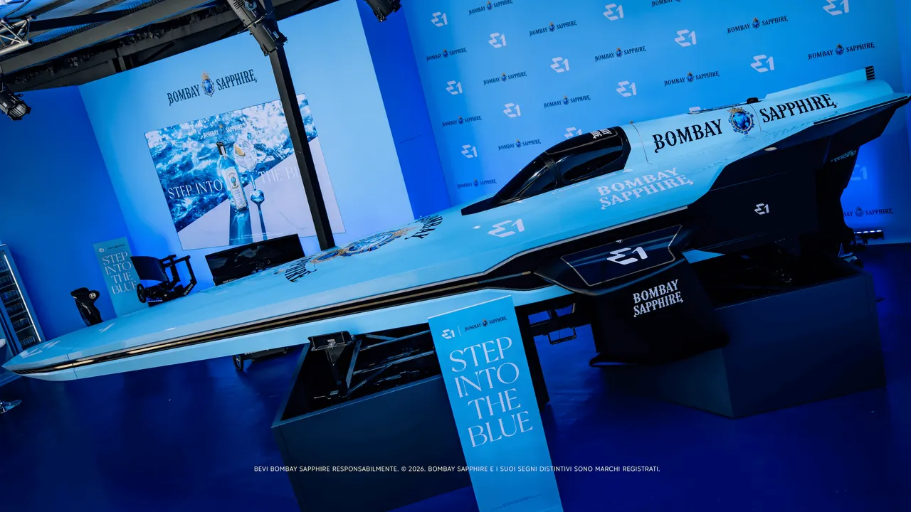 BOMBAY SAPPHIRE® Dà Il Via Al Secondo Anno Della partnership Con E1 E Colora Di Blu La Milano Design Week 2026