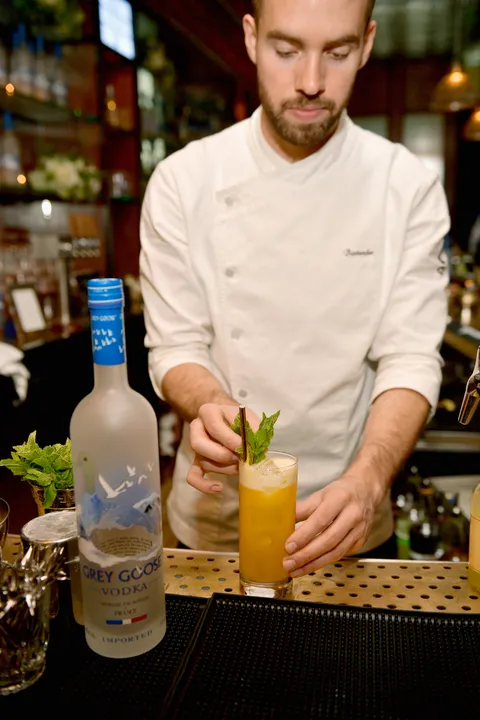 GREY GOOSE OFF SCRIPT MEDIA MIXER 2/5/18 LA USA THE GOLDEN GOOSE BARTENDER - GETTY IMAGES MATT WINKELMEYER