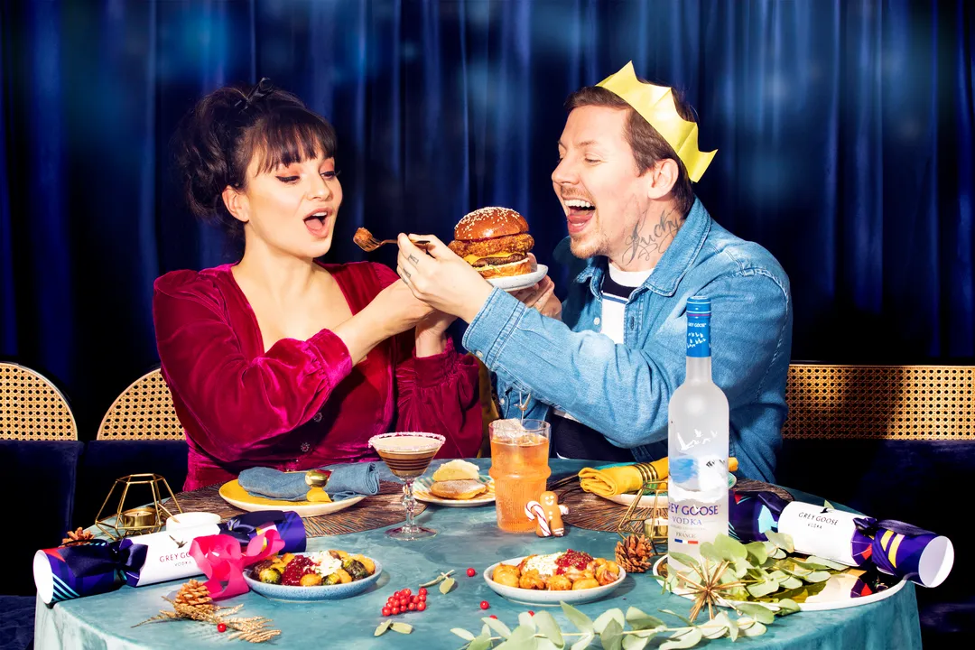 CELEBRATE WITH ONLY THE BEST THIS SEASON:
GREY GOOSE® VODKA X GIZ ‘N’ GREEN LAUNCH THE FRIENDSMAS FEAST