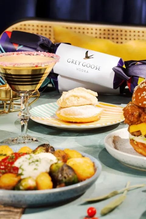 CELEBRATE WITH ONLY THE BEST THIS SEASON:
GREY GOOSE® VODKA X GIZ ‘N’ GREEN LAUNCH THE FRIENDSMAS FEAST