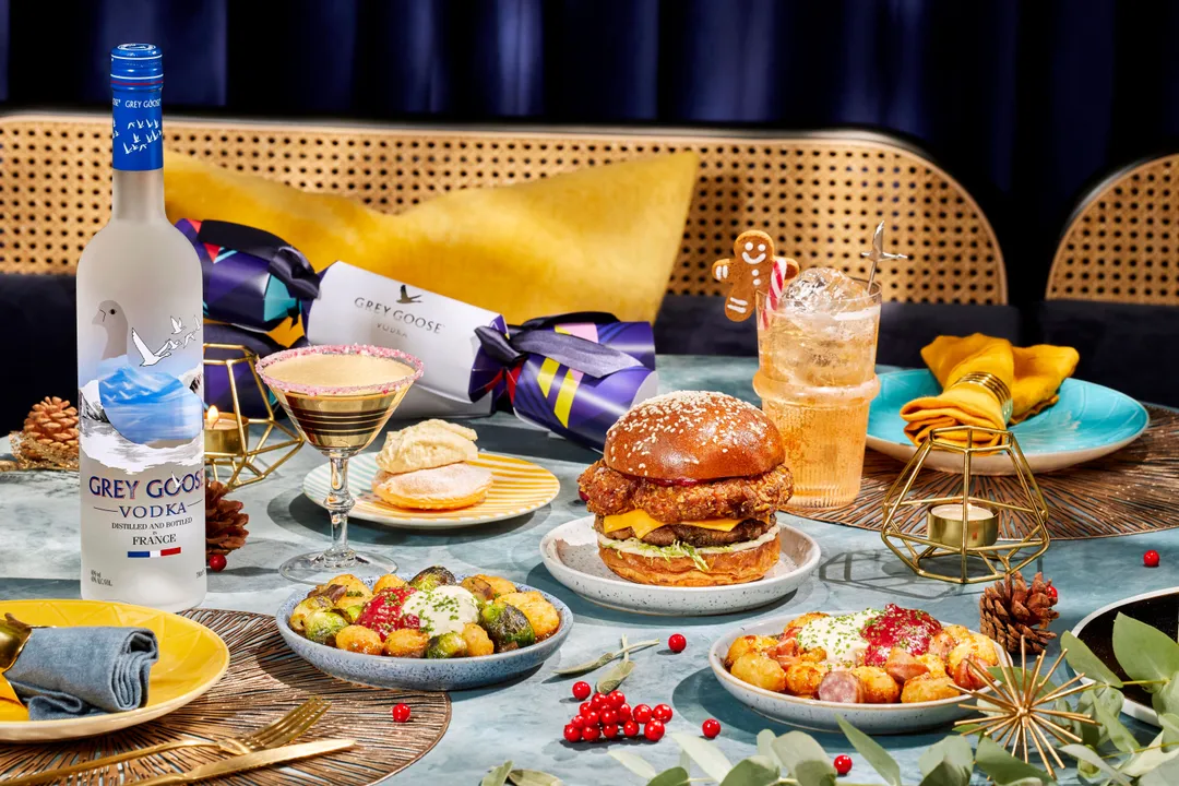 CELEBRATE WITH ONLY THE BEST THIS SEASON:
GREY GOOSE® VODKA X GIZ ‘N’ GREEN LAUNCH THE FRIENDSMAS FEAST