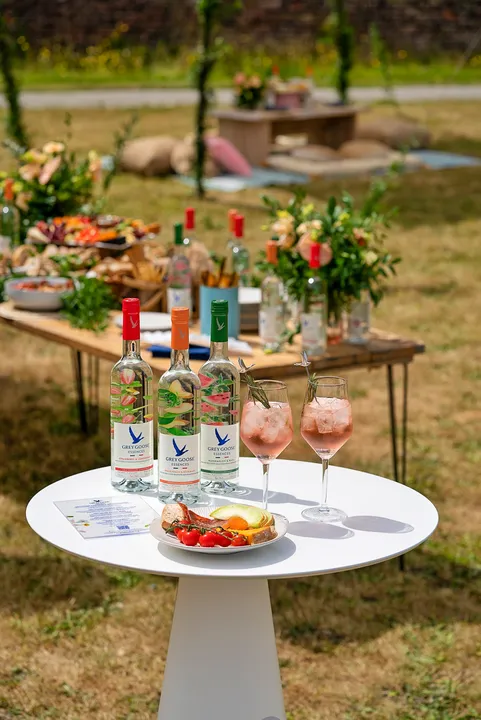  GIVE YOUR PICNIC A GLOW UP WITH THE GREY GOOSE® ESSENCES X  ANNIE’S IBIZA 'SEASON OF SPRITZ’ PICNIC SERIES AT FULHAM PALACE