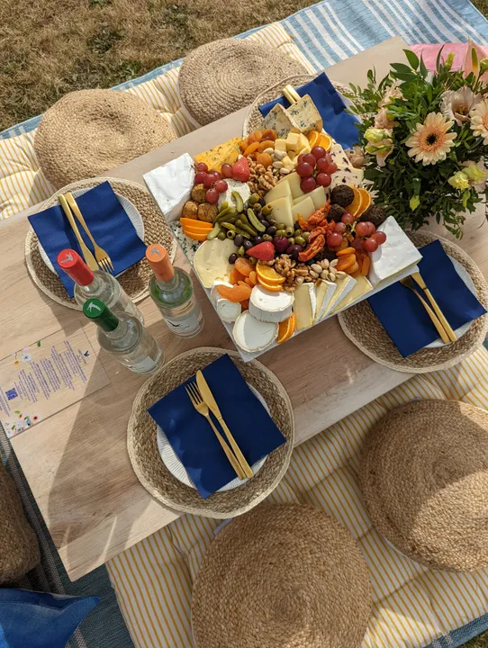  GIVE YOUR PICNIC A GLOW UP WITH THE GREY GOOSE® ESSENCES X  ANNIE’S IBIZA 'SEASON OF SPRITZ’ PICNIC SERIES AT FULHAM PALACE